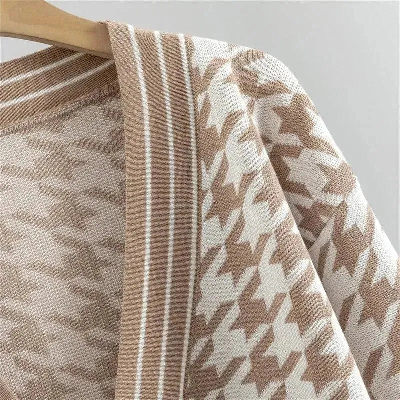 Chic Women Geometric V-Neck Two-Piece Set - Geometric Cardigan Set - LeStyleParfait