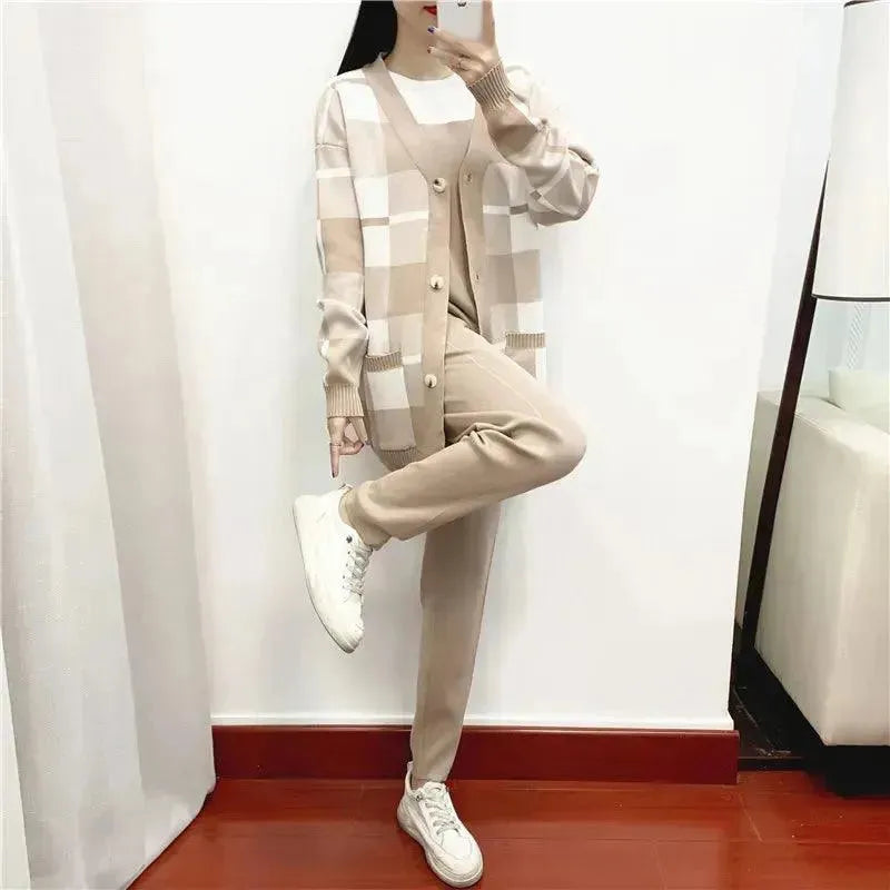 Cozy Knit Colorblock Three-Piece Women Set - Colorblock Knit Set - LeStyleParfait