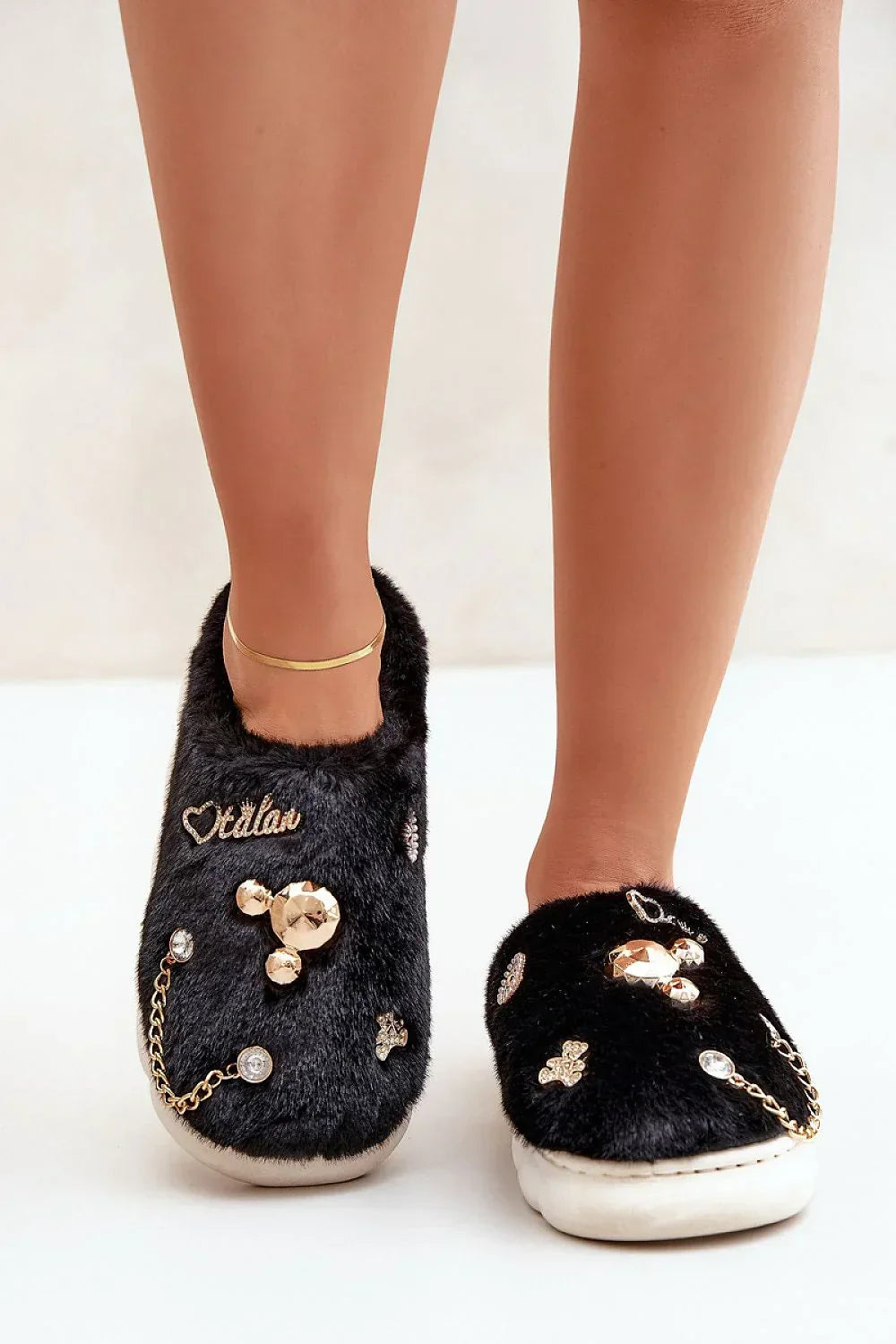  Slippers model 204956 Step in style 