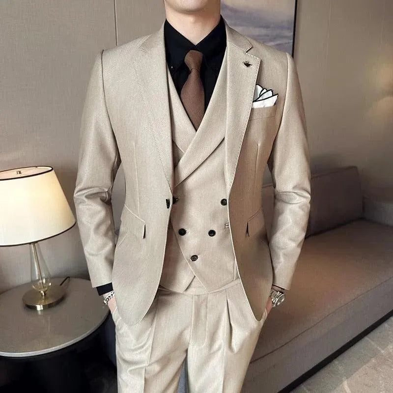 Elegant Tres Piezas para Hombre, ¡El Estilo Perfecto! fashion image