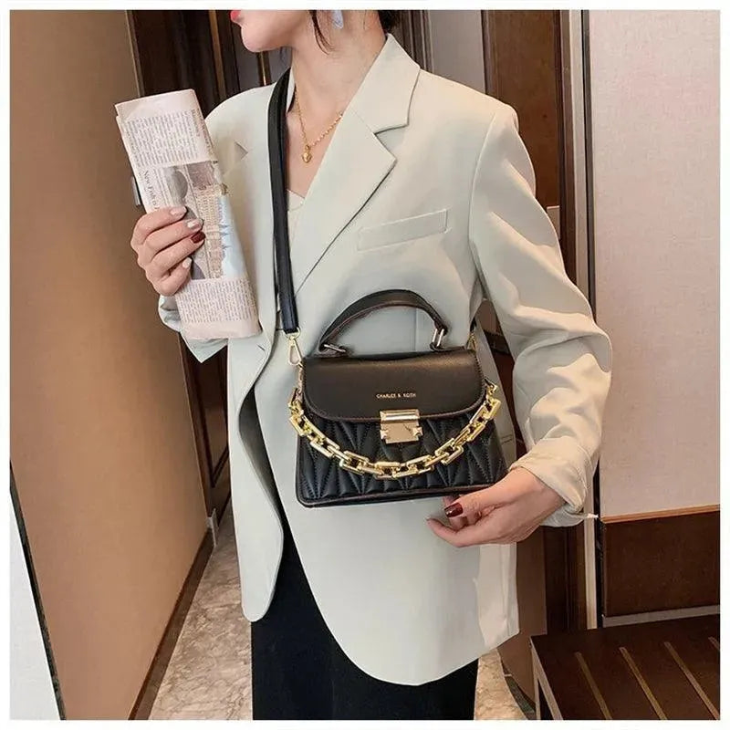 Women Chained Leather Handbag - Handbag - LeStyleParfait
